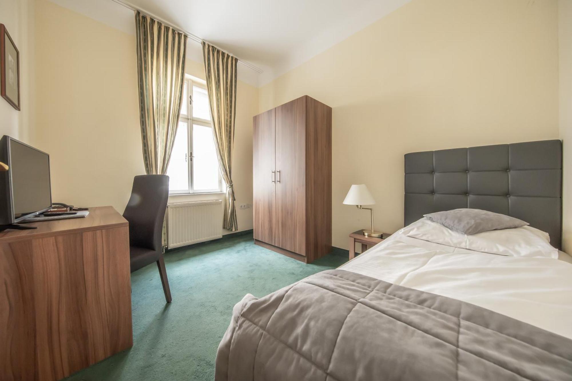 Hotel Bergwirt Schoenbrunn Wina Bagian luar foto