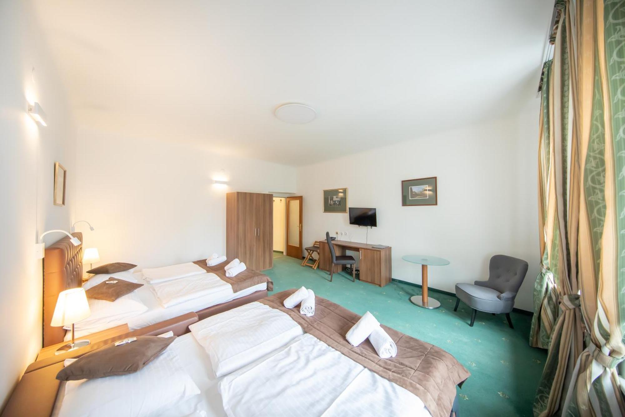 Hotel Bergwirt Schoenbrunn Wina Bagian luar foto